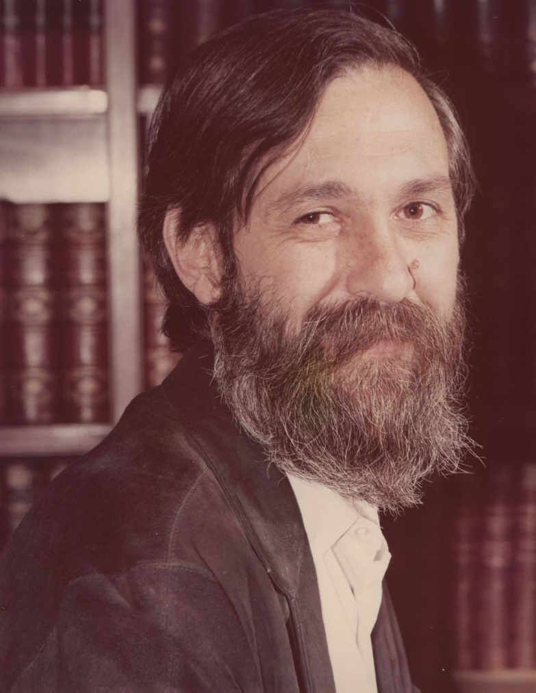 A un año de su partida aún sigue con nosotros.